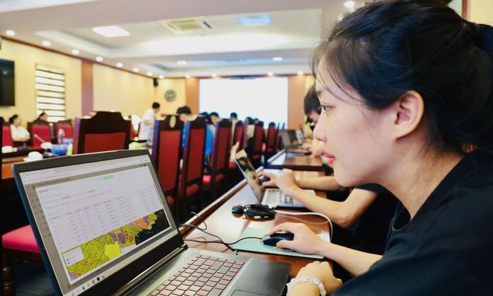 Đến ngày 4-9, xã Quang Minh đã làm sạch gần 32.000 thửa đất, đạt 57% tổng dữ liệu. Ảnh: Đức Duy.