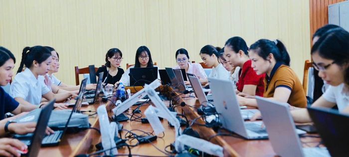 Hơn 90% dữ liệu đất đai tại địa bàn xã Quang Minh được hỗ trợ xử lý, tích hợp và hoàn thiện trực tiếp trên nền tảng Internet. Ảnh: Đức Duy.