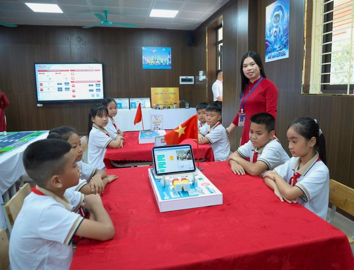 Học sinh Trường Tiểu học, THCS và THPT Minh Châu tại học tập tại các lớp học khang trang, hiện đại. Ảnh: Thanh Hải