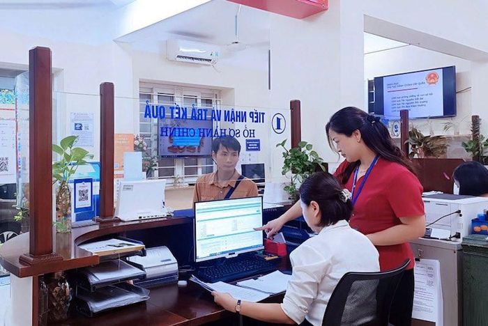Tiếp tục rà soát, đề xuất loại bỏ các thủ tục rườm rà, chồng chéo gây khó khăn cho người dân, doanh nghiệp. Ảnh minh hoạ: PĐ