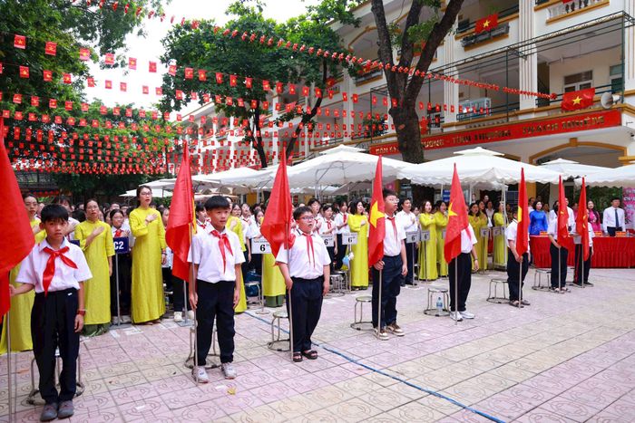 Sau sắp xếp, Trường THCS Hoàng Liệt có quy mô 121 lớp với 6.100 học sinh và 220 cán bộ, giáo viên. Ảnh: Văn Tuyến