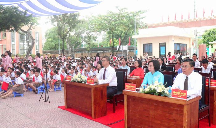 Các đại biểu dự lễ khai giảng năm học 2026-2027 tại Trường Tiểu học Vương Thừa Vũ. Ảnh: Hiền Chi
