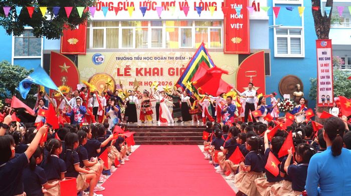 Các tiết mục biểu diễn nghệ thuật đặc sắc tại Lễ khai giảng. Ảnh: Linh Nguyễn