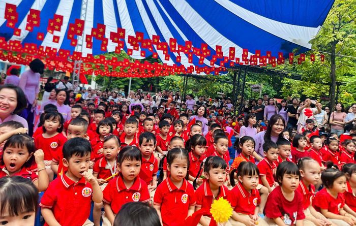Sau hợp nhất, Trường Mầm non Kim Liên có quy mô 1.410 trẻ với 45 lớp. Ảnh: Nam Du