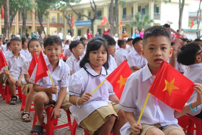 Niềm hân hoan của các em học sinh Trường Tiểu học Nam Sơn tại lễ khai giảng sáng 5-9. Ảnh: Vi Giáng