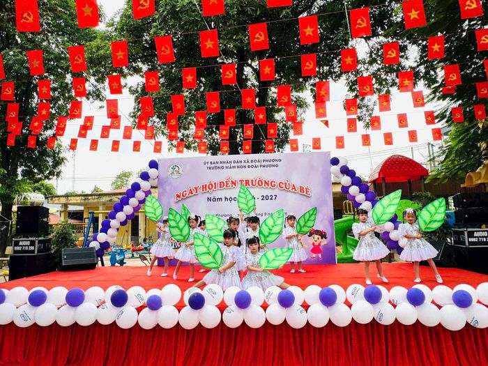 Tiết mục văn nghệ chào năm học mới của học sinh Trường Mầm non Đoài Phương.
