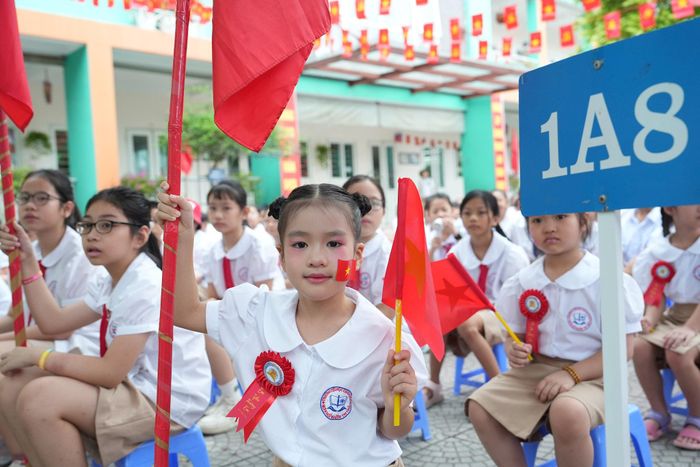 Học sinh Trường Tiểu học Cao Bá Quát trong ngày khai trường. Ảnh: Vân Thư