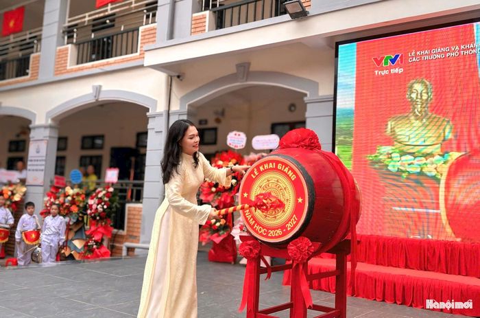 Tiếng trống khai trường ngân vang, mở đầu năm học mới. Ảnh: Ngọc Minh