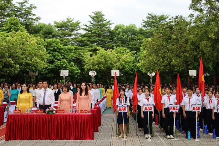 Hơn 11.000 học sinh Yên Sở phấn khởi bước vào năm học mới. Ảnh: Thái Phương