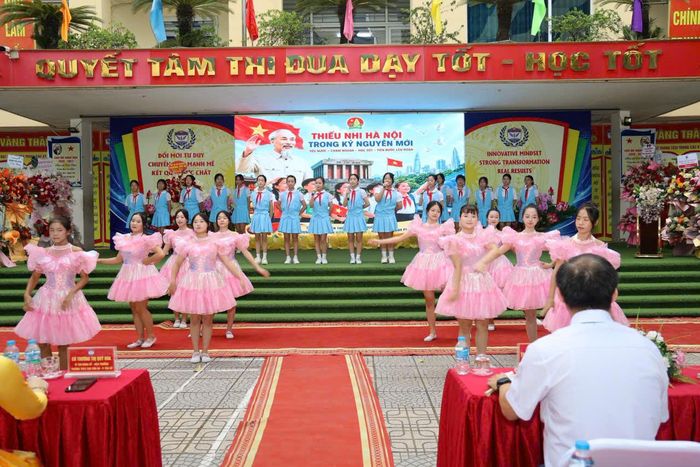 Một tiết mục văn nghệ chào mừng năm học mới. Ảnh: Thái Phương