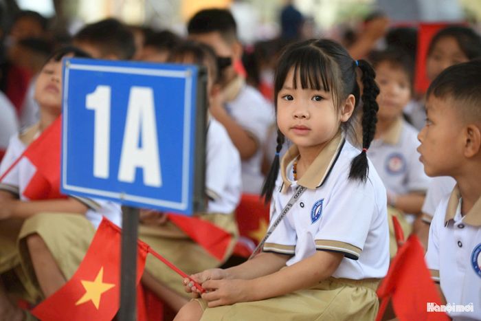 Học sinh Trường Tiểu học, THCS, THPT Minh Châu (xã Minh Châu) hân hoan đón năm học mới. Ảnh: Thanh Hải