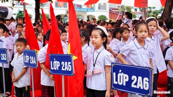 Không khí khai giảng tại Trường Tiểu học và THCS Tiến Thịnh (xã Yên Lãng). Ảnh: Phạm Hùng