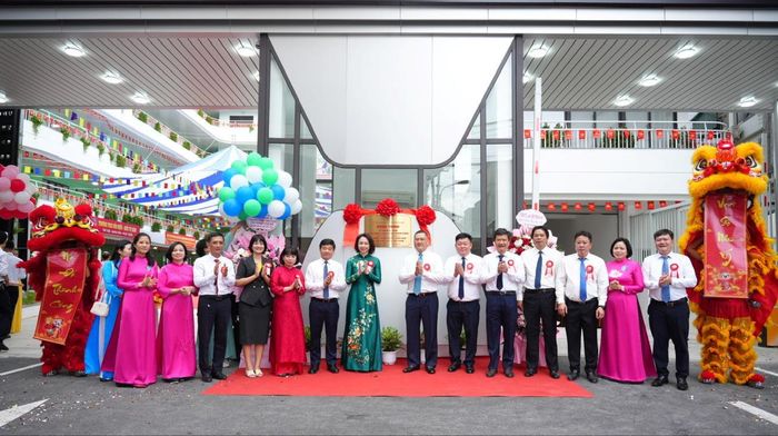 Lễ khánh thành, gắn biển công trình Trường THCS Văn Miếu - Quốc Tử Giám. Ảnh: An Quyên