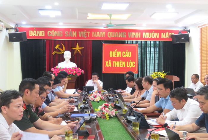 Ban Chỉ đạo công tác bồi thường, hỗ trợ và tái định cư các dự án trên địa bàn xã Thiên Lộc giao ban hằng tháng. Ảnh: PV