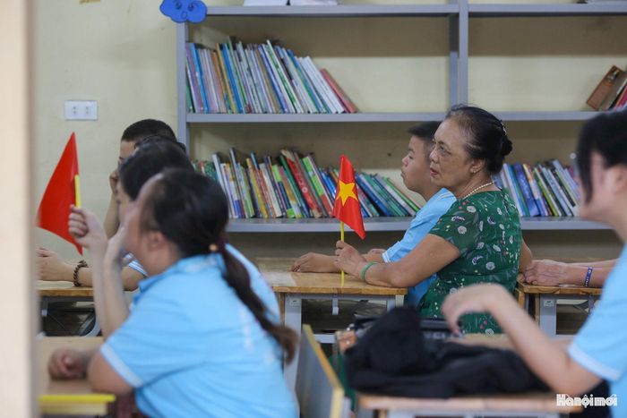 Nơi đây, mọi khoảng cách về mặc cảm tật bệnh như xóa bỏ. Những nụ cười hồn nhiên, tiếng nói cười rộn rã vút lên giữa khoảng sân chùa cổ kính làm ấm lòng những người chứng kiến.