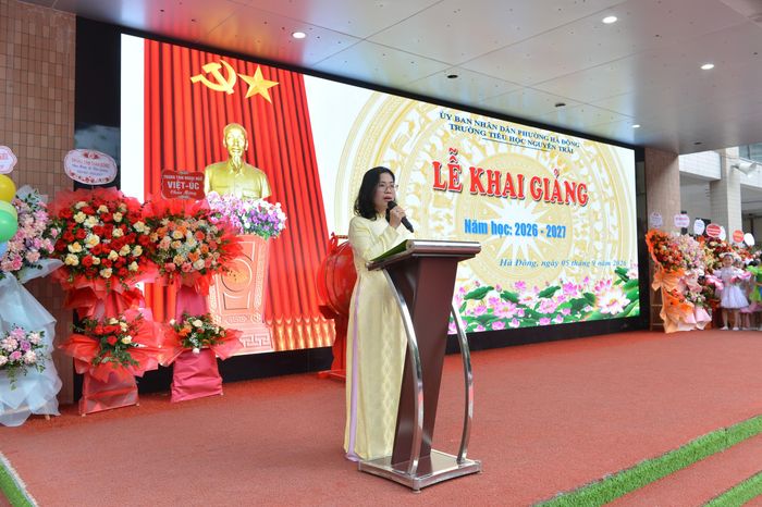 "Sau sáp nhập, cái mới của trường không chỉ ở tên gọi mà còn là diện mạo mới, quy mô mới và một tập thể mới", bà Nguyễn Thanh Vân, Bí thư Đảng ủy, Hiệu trưởng nhà trường phát biểu tại Lễ khai giảng năm học 2026 - 2027.