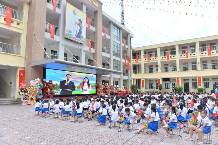 Lễ khai giảng được tổ chức đồng loạt, trực tiếp kết hợp trực tuyến.