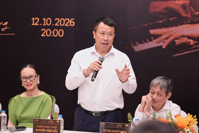 Thiếu tướng NSND Nguyễn Công Bẩy, Phó Cục trưởng Cục Công tác chính trị, Bộ Công an, Giám đốc Nhà hát Hồ Gươm cho hay: "Khi nhắc đến Phú Quang là nhắc đến Thủ đô Hà Nội".