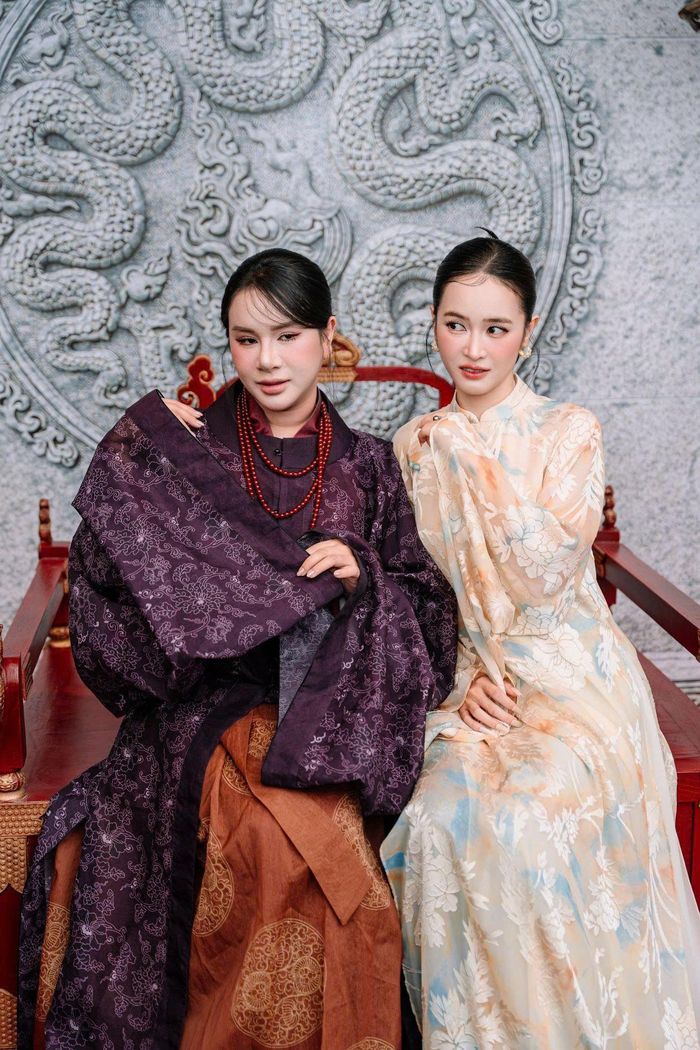 Mặc dù thế, một bộ phận khán giả nhận xét vẻ ngoài của Tiêu Thố quá hiện đại so với bối cảnh tác phẩm. Cách thoại tự nhiên, gần với đời sống hiện tại cũng gây tranh luận. Thậm chí, có người thẳng thắn cho rằng phân cảnh của nữ chủ quán xuất hiện “rất vô duyên”. Tiêu Thố không phủ nhận những lời nhận xét gay gắt khiến mình chạnh lòng.