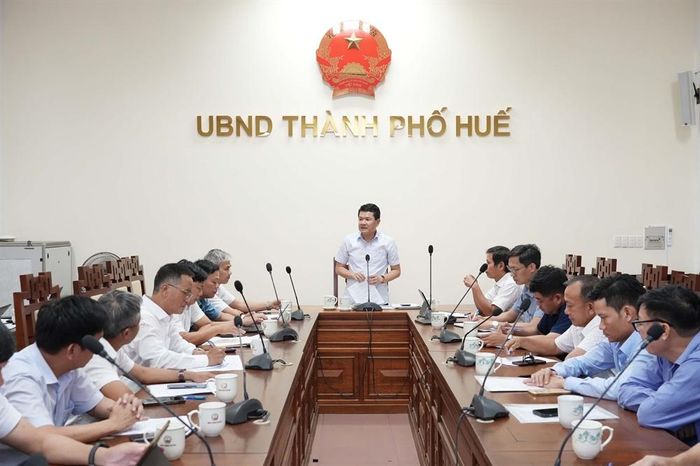 Ông Hoàng Hải Minh, Phó Chủ tịch Thường trực UBND TP Huế phát biểu tại cuộc họp về nhu cầu và khả năng cung cấp vật liệu xây dựng phục vụ các công trình, dự án. Ảnh: Ngọc Minh.