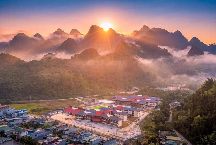 Toàn cảnh Trường Phổ thông nội trú Tiểu học và THCS Mường Khương, xã Mường Khương, tỉnh Lào Cai. Ảnh: Văn Đức.