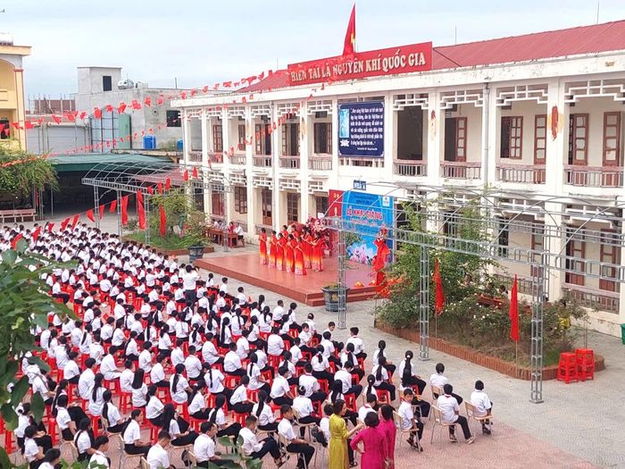 Lễ khai giảng đăc biệt sau sáp nhập trường tại Trường THCS Vĩnh Lại. Ảnh: Đ.Tùy.