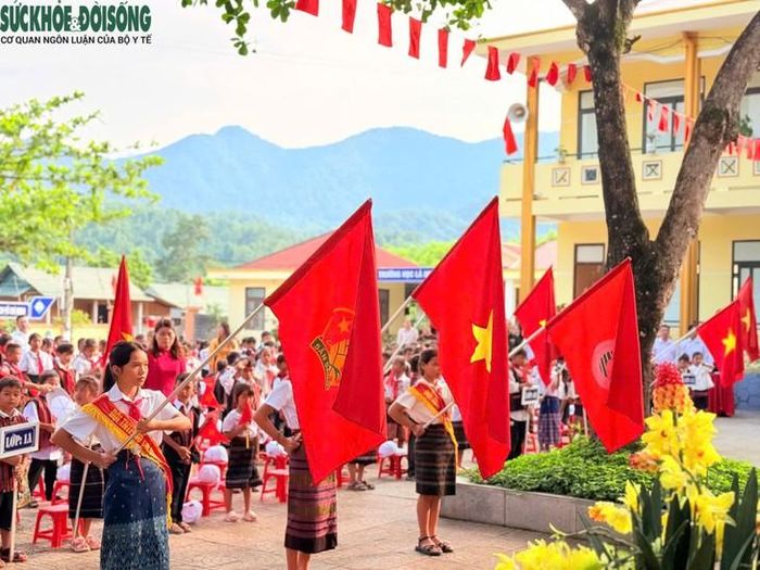 Thầy Trương Như Thuần, Hiệu Trưởng trường Phổ thông Dân tộc bán trú Tiểu học và THCS Lâm Thủy cho biết, năm học này trường có 349 học sinh, phần lớn là con em đồng bào Bru - Vân Kiều.