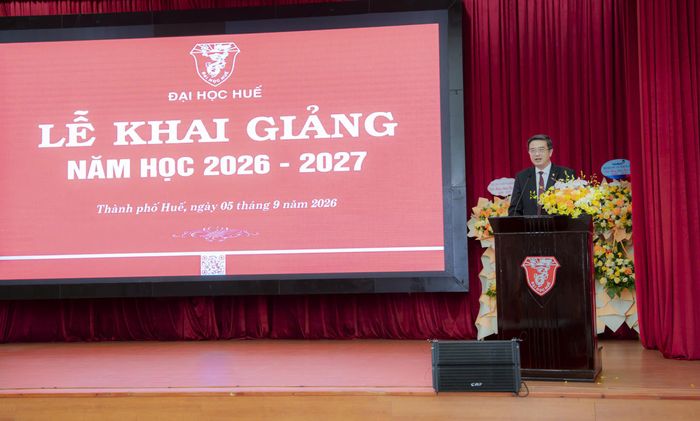 GS.TS Nguyễn Vũ Quốc Huy, Quyền Giám đốc Đại học Huế phát biểu tại lễ khai giảng. Ảnh: Đ.H.