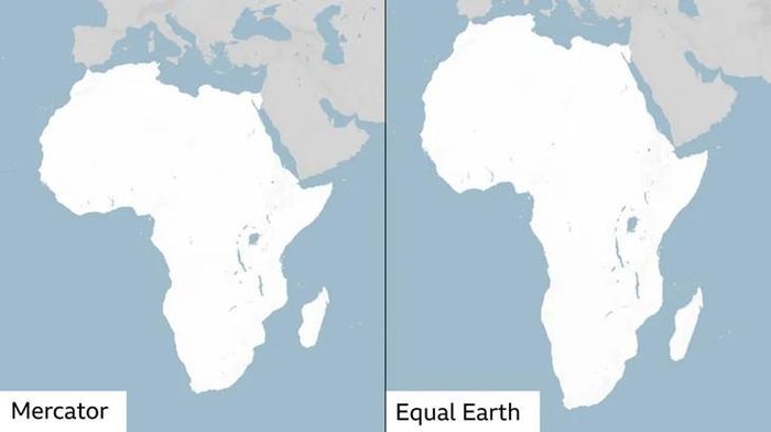 Tỷ lệ diện tích châu Phi nếu tính theo phép chiếu bản đồ Mercator (trái) và Equal Earth (phải). Hình: BBC