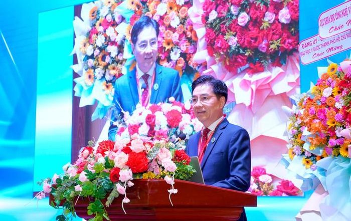 GS.TS Trần Diệp Tuấn - Bí thư Đảng ủy, Hiệu trưởng Đại học Y Dược TPHCM phát biểu. Ảnh: P.T.