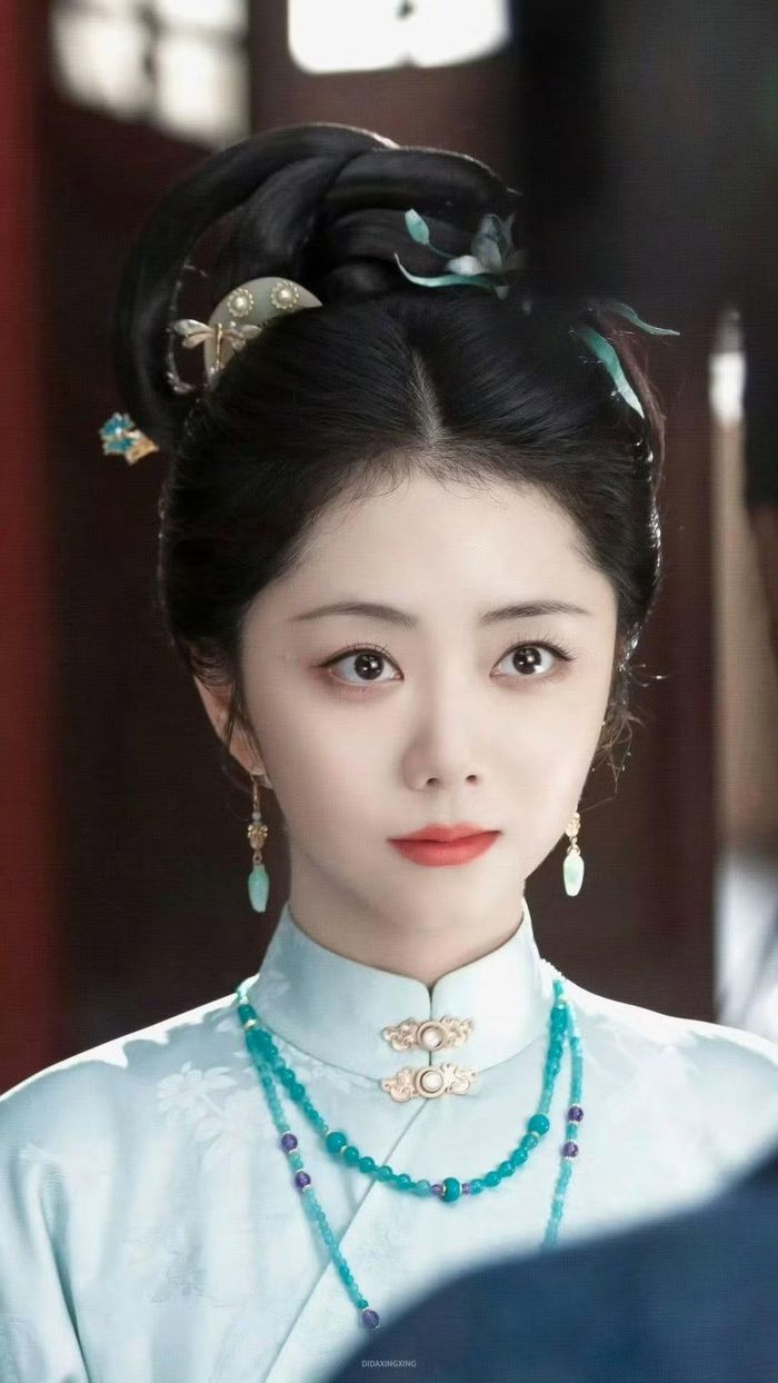 Đàm Tùng Vận vào vai cô gái đầy mạnh mẽ.