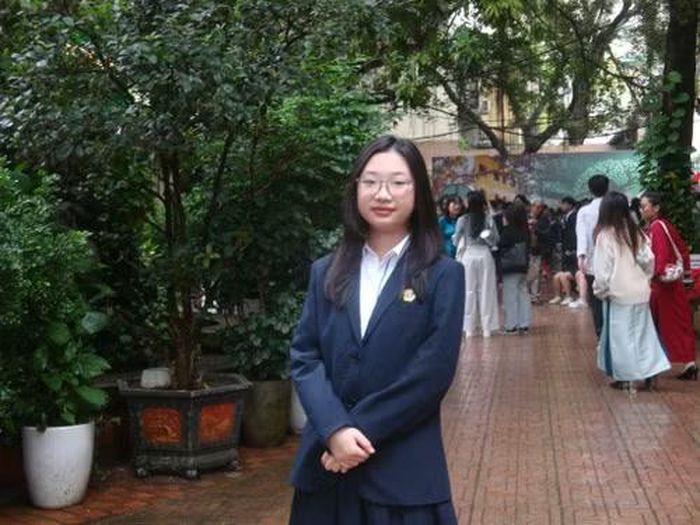 Nữ sinh Nguyễn Phương Anh, học sinh lớp 11D2, trường THPT Việt Đức. - Ảnh: NVCC