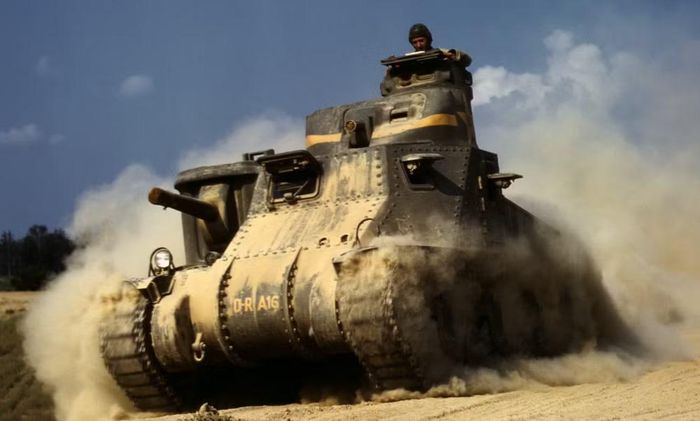 Bước ngoặt chỉ đến khi chiến tranh cận kề. M3 Lee rồi M4 Sherman cho thấy Mỹ đã tìm được một cách tiếp cận khác: thiết kế tương đối thực dụng, dễ sản xuất và phù hợp với năng lực công nghiệp quy mô lớn.