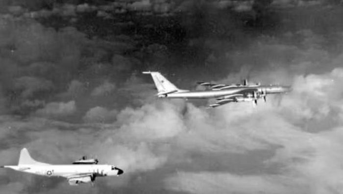 Sự khác biệt này thể hiện rõ ở phạm vi hoạt động. Tu-142 được thiết kế để tuần tra những khu vực cách xa căn cứ hàng nghìn km.