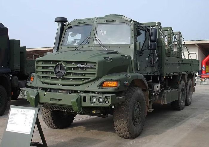 Theo người đại diện, các khẩu pháo tự hành mới này sẽ "thay thế tất cả những khẩu pháo nòng ngắn 155 mm của phương Tây", vì các hệ thống nói trên hiện nay "không thể bảo trì đúng cách và rất tốn kém".