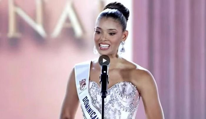 Tại phần thi ứng xử của top 6, Joheirry Mola Dominguez nhận câu hỏi từ bà Phạm Kim Dung, Chủ tịch Miss World Vietnam, về những hoạt động cộng đồng và cách lan tỏa tinh thần "Beauty With a Purpose", tức "Sắc đẹp vì mục đích cao cả", tại quê hương.