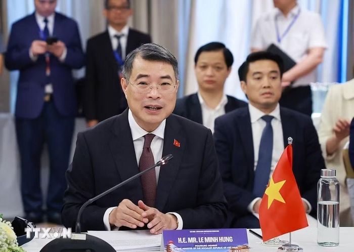 Thủ tướng Lê Minh Hưng làm việc với Đoàn đại biểu địa phương Nhật Bản. (Ảnh: Dương Giang/TTXVN)