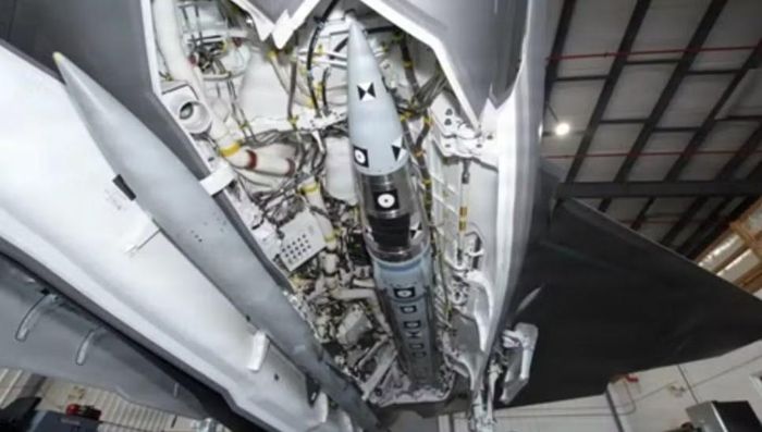 Ngoài F-35, AGM-88G còn được tích hợp trên máy bay chiến đấu F/A-18E/F Super Hornet và máy bay tác chiến điện tử EA-18G Growler.