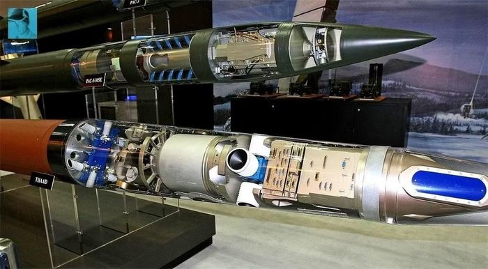 PAC 3 MSE là phiên bản phát triển tiếp theo của tên lửa PAC-3, nhà sản xuất Lockheed Martin đã tăng kích thước và tích hợp động cơ nhiên liệu rắn thế hệ mới, giúp tăng tầm đánh chặn mục tiêu trên không lên 120 km và mục tiêu đạn đạo lên tới 60 km.