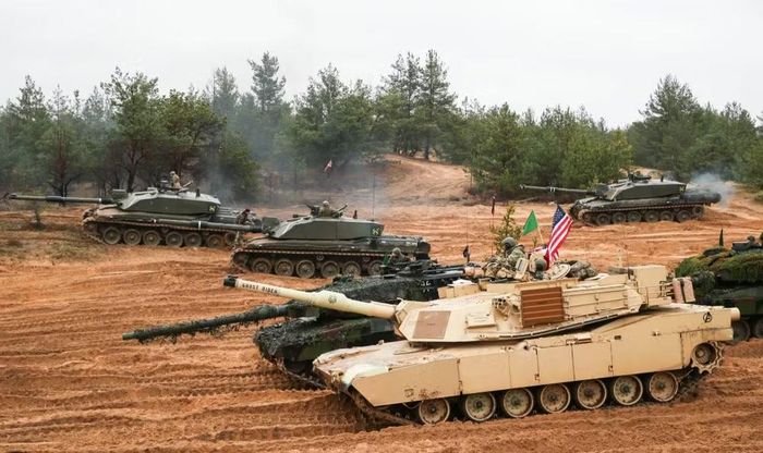 Vì vậy, rất khó nói Abrams hay Leopard 2 đại diện cho “trường phái tốt hơn”. Abrams thể hiện rõ tư duy của Mỹ về khả năng sống sót, công suất và nâng cấp công nghệ trong thời gian dài.