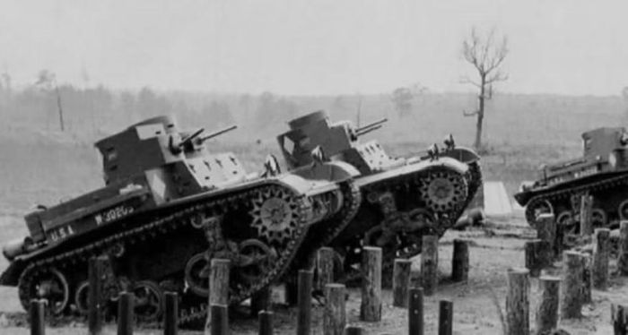 Năm 1937, Rock Island Arsenal phát triển T5 Phase I Medium. Thiết kế này sử dụng nhiều thành phần đã được thử nghiệm trên xe tăng hạng nhẹ, gồm hệ thống truyền động, hệ thống treo và xích. Cách tiếp cận này giúp giảm thời gian phát triển và tạo ra sự tương đồng giữa các dòng xe tăng.