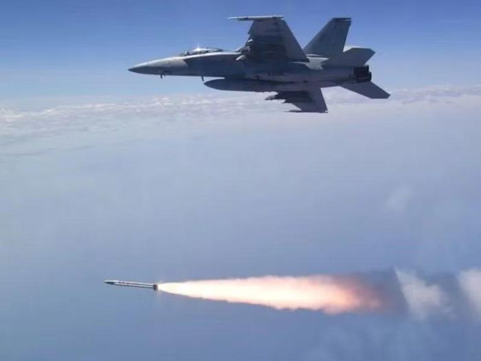 Tên lửa chống radar AGM-88G kế thừa khả năng vô hiệu hóa đầu đạn như phiên bản AGM-88E nhằm tránh gây ra thiệt hại ngoài ý muốn, động năng của quả đạn vẫn đủ sức hủy diệt đài radar đối phương.