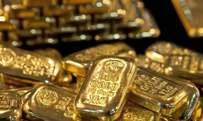 Theo IMF, sau nhiều năm giảm dự trữ vàng, các ngân hàng trung ương bắt đầu mua trở lại từ cuộc khủng hoảng tài chính năm 2008. Xu hướng này gia tăng khi các biện pháp trừng phạt kinh tế được sử dụng ngày càng nhiều.