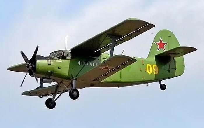 Phó Thủ tướng Yuri Trutnev không giấu giếm sự hoài nghi của mình về việc đưa vào sử dụng trong năm 2027 một chiếc máy bay được chế tạo từ năm 1947, tức là cách đây đúng 80 năm.