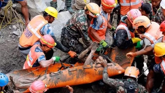 Theo số liệu mới nhất được nêu trong bài gốc, thảm họa khiến hơn 1.270 người chết và hơn 4.700 người mất tích.