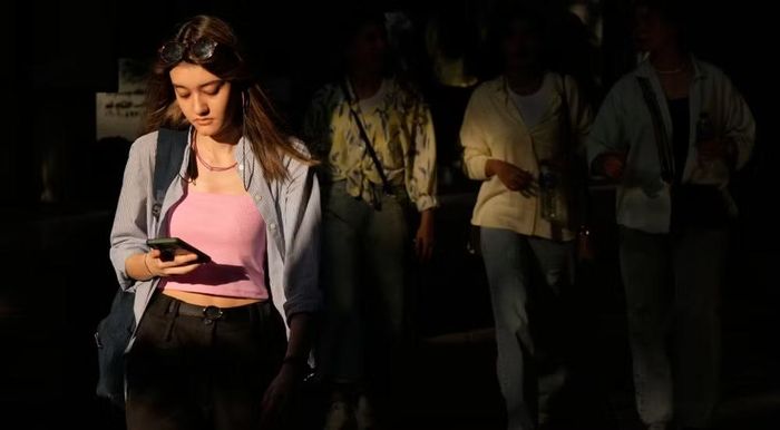 Mostafa, một nhân viên công nghệ 38 tuổi ở tỉnh Gilan, cho rằng Mỹ đang hành động vì lợi ích riêng nhưng thiếu nhất quán. Theo ông, những lập trường thay đổi của Washington khiến người dân Iran càng khó hình dung tương lai.