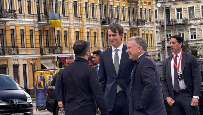 "Chúng tôi mong muốn sớm chấm dứt cuộc chiến", ông Zelensky viết trên mạng xã hội sau cuộc gặp với các quan chức cấp cao Ukraine trước chuyến thăm của phái đoàn Mỹ.