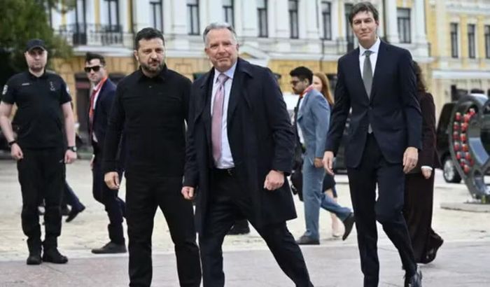 "Chào mừng các đại diện của Tổng thống Mỹ, ông Steve Witkoff và ông Jared Kushner, đến Kiev. Chúng tôi tiếp tục phối hợp chặt chẽ về các bước tiếp theo nhằm chấm dứt cuộc chiến", ông Umerov viết trên mạng xã hội.