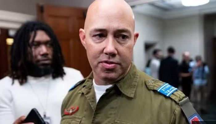 Ngược lại, Hạ nghị sĩ Brian Mast bảo vệ ông Hegseth, cho rằng Bộ trưởng Quốc phòng có quyền lựa chọn những nhân sự phù hợp nhất cho đội ngũ lãnh đạo.