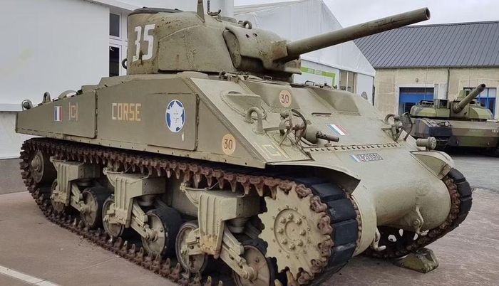 M4A6 là biến thể sử dụng động cơ diesel Caterpillar. Sự đa dạng này giúp Mỹ tận dụng nhiều năng lực sản xuất động cơ khác nhau trong thời kỳ chiến tranh.